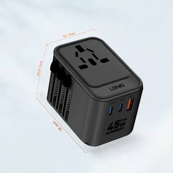 LDNIO Z8 3USB Ports 45W GaN Travel Adapter View 4 - OnlineExpo.pk