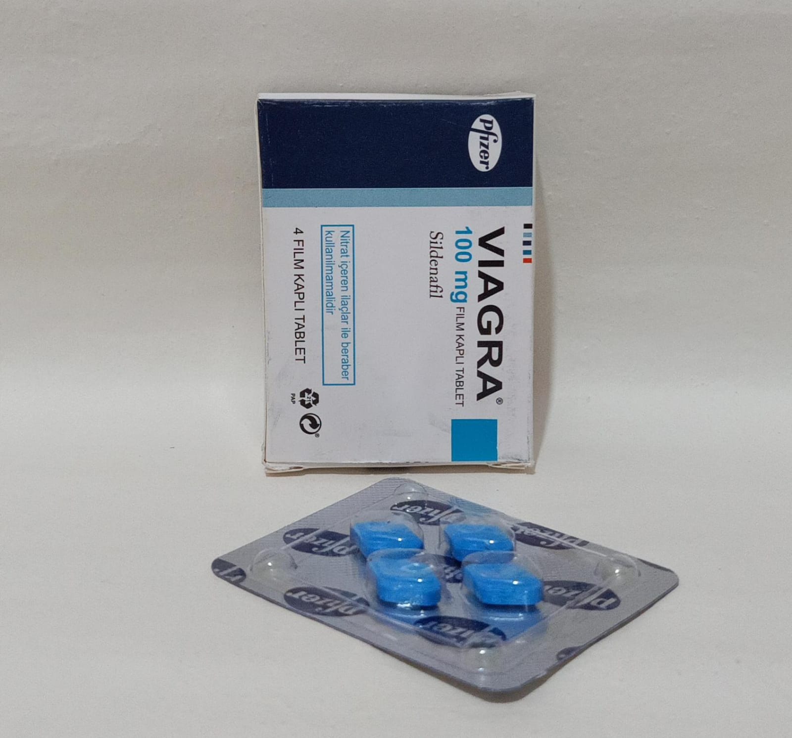 Viagra Film Kapli 100mg 4 Tablets Original Product Front View - OnlineExpo.pk